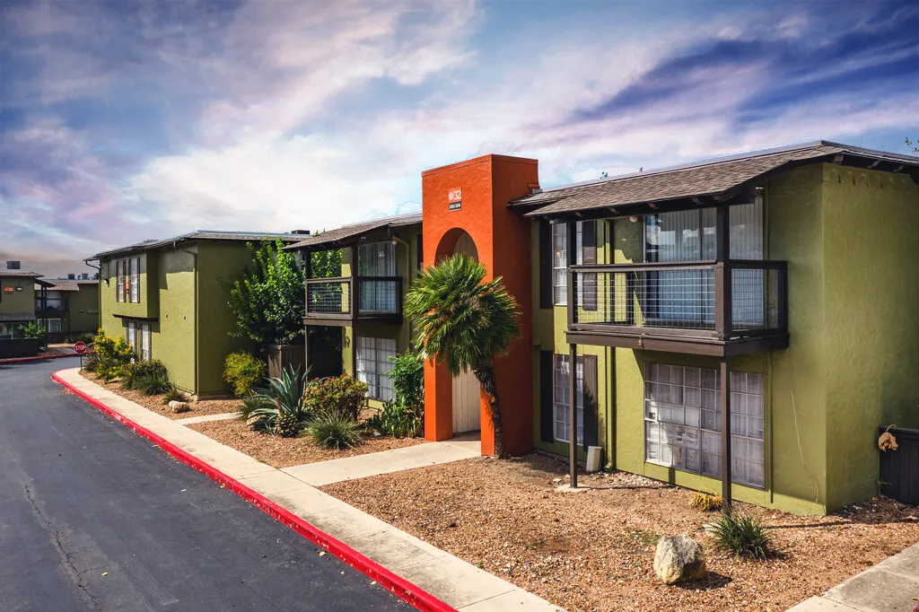 La Scala Apartments, 388 Units